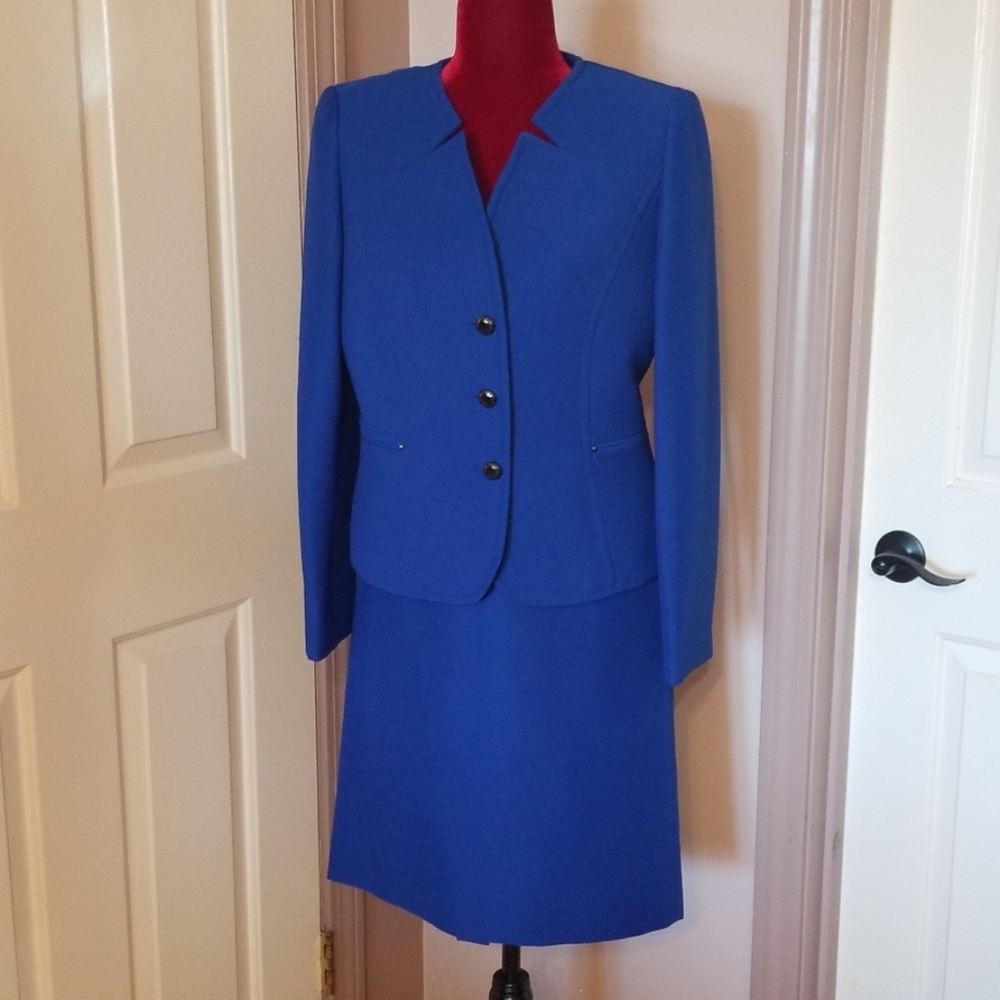 Fully lined suit